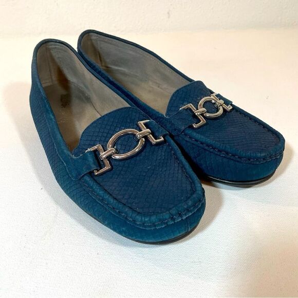 Aerosoles Hazelnut Navy loafers silver buckle size 9 - Picture 1 of 10